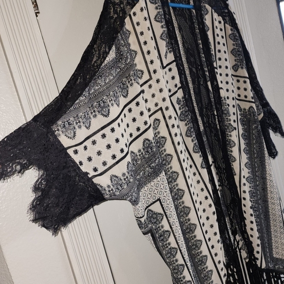 Lush Black Mesh Garment - Picture 6 of 11